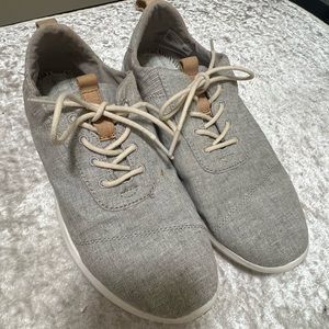 Toms 9.5 shoes